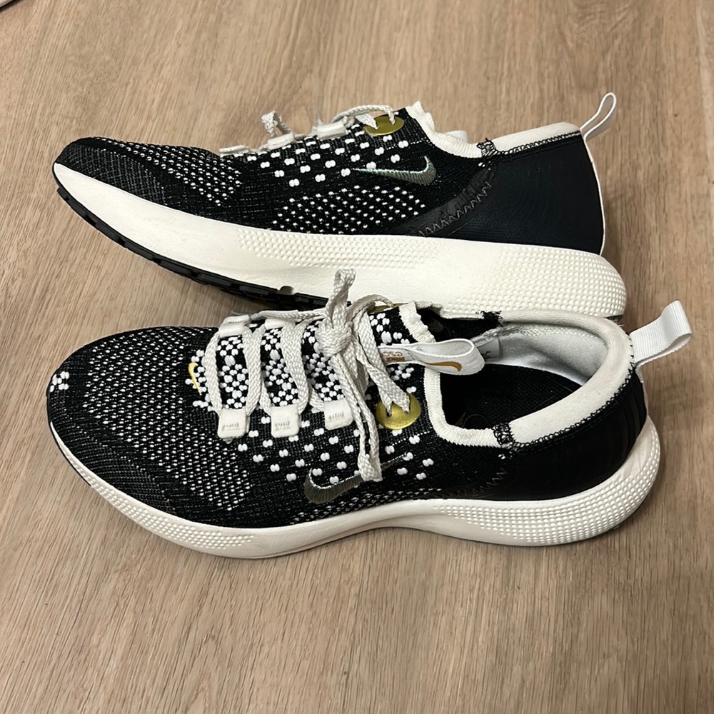 BRAND NEW Nike react escape running shoe